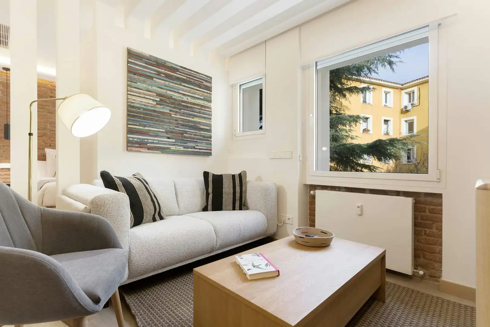 Living room of Flat for rent in Madrid  with Air Conditioner, Heating and Washing machine