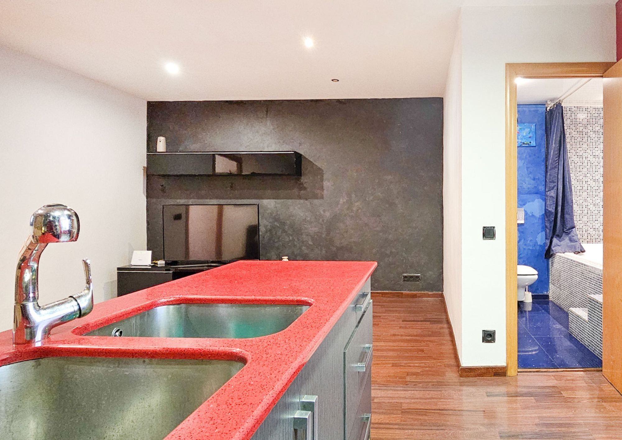 Kitchen of Flat for sale in L'Hospitalet de Llobregat  with Terrace