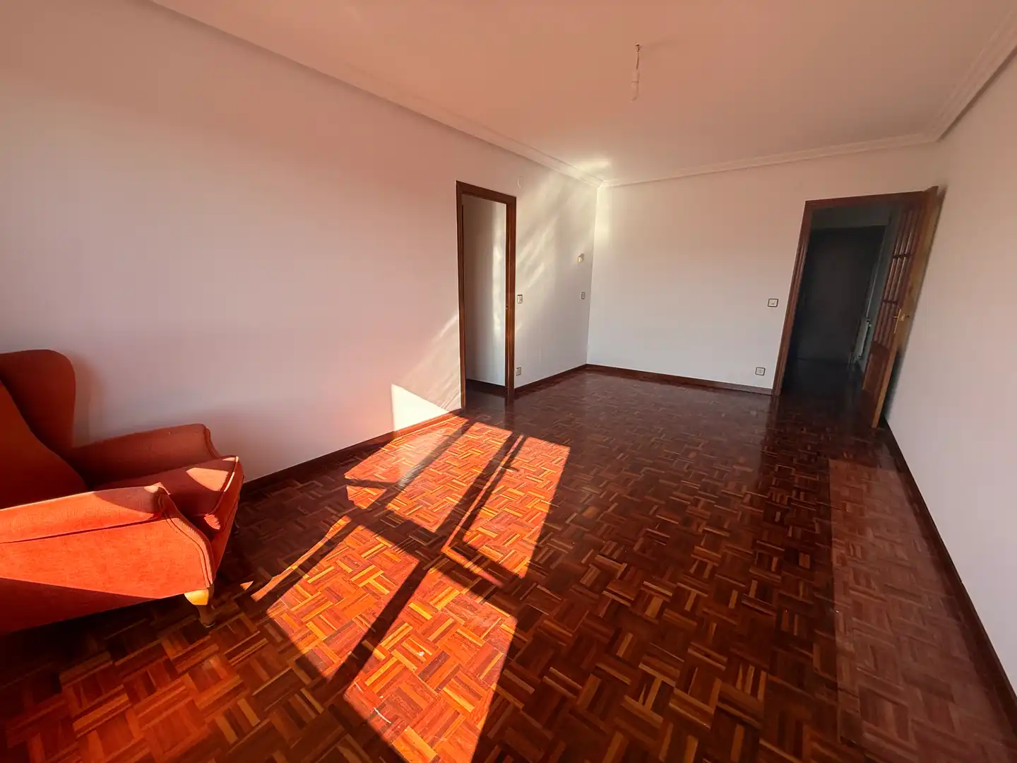 Living room of Flat for sale in Oviedo   with Heating, Parquet flooring and Storage room