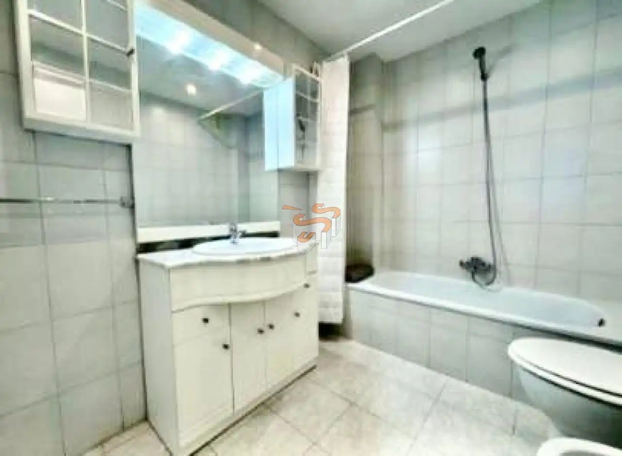 Baño de Apartamento en venta en Ferrol con Calefacción, Trastero y Amueblado