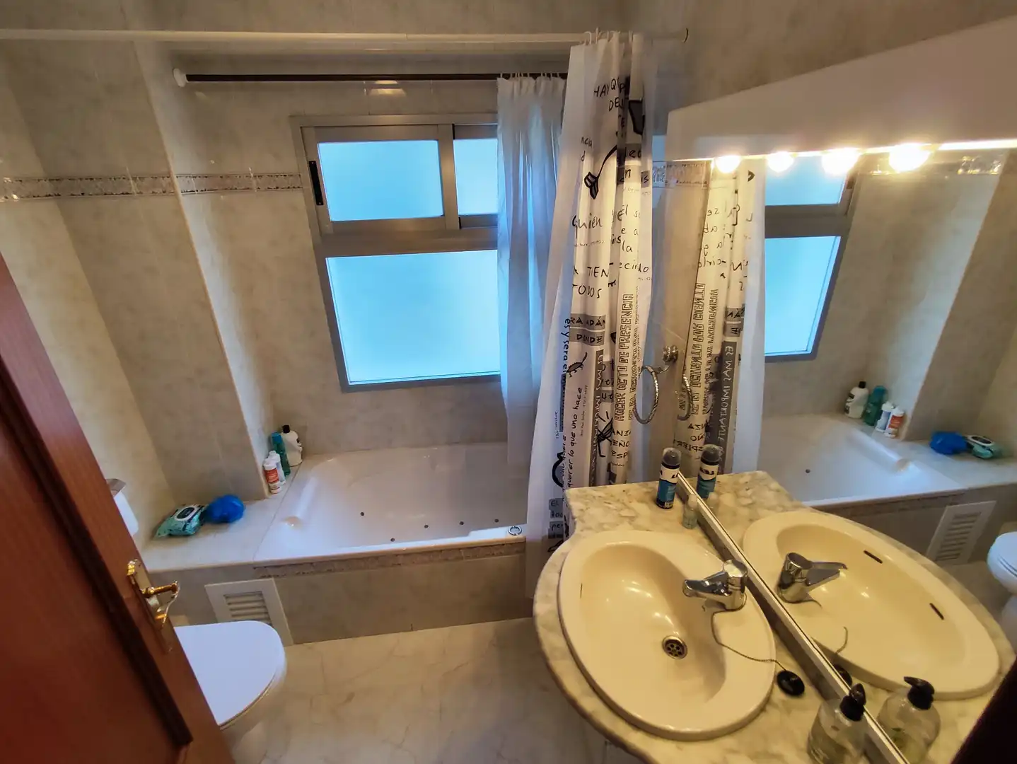 Baño de Piso de alquiler en Benidorm con Amueblado y Lavadora