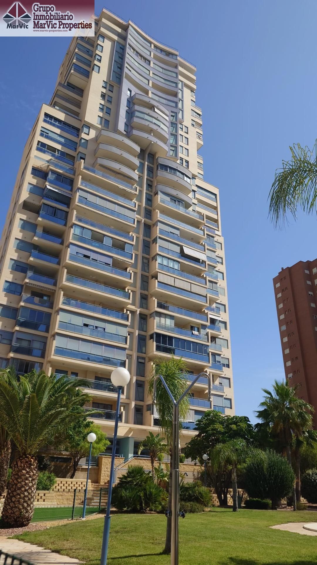 Vista exterior de Piso en venta en Benidorm con Aire acondicionado, Jardín privado y Terraza