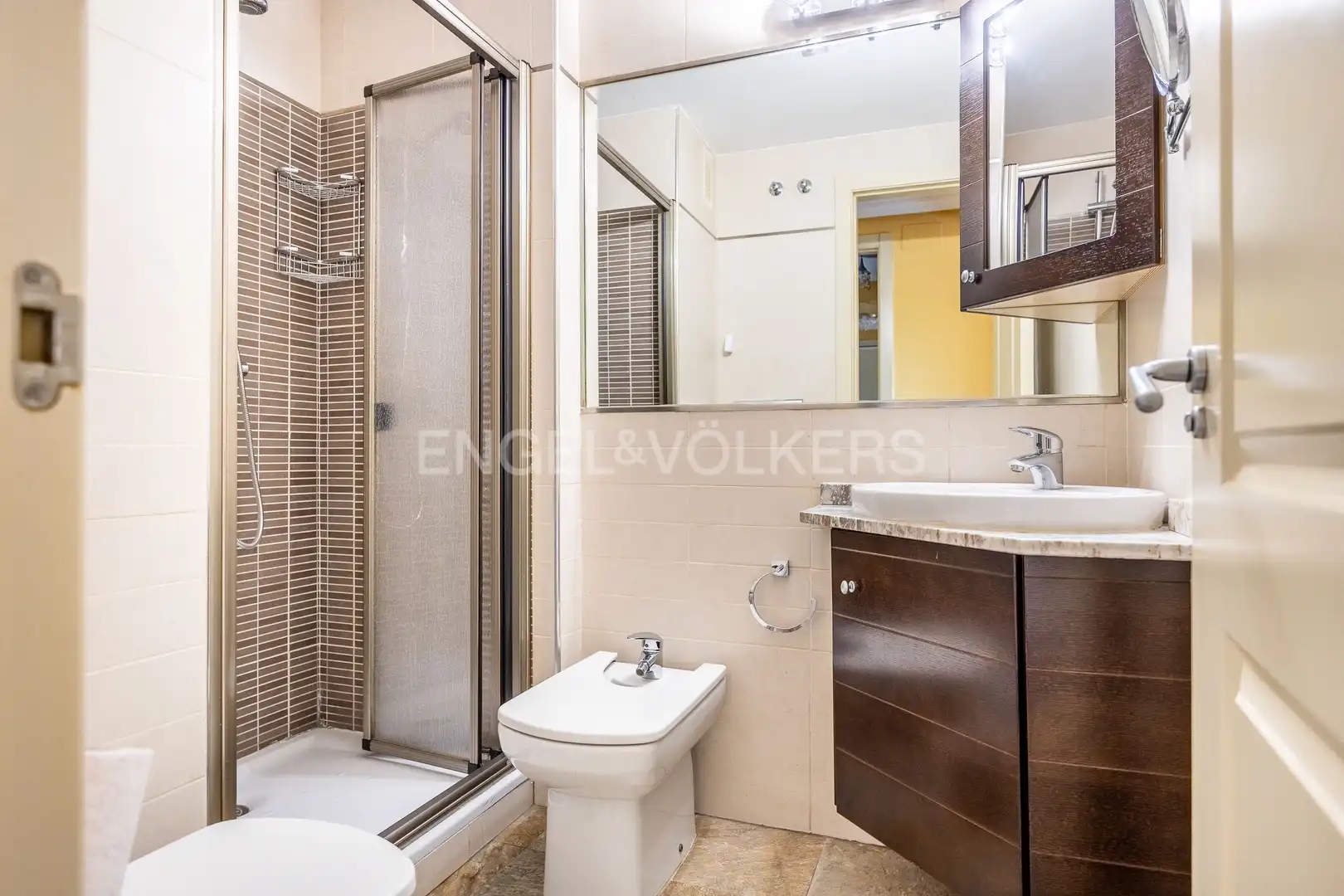 Bathroom of Flat for sale in Sevilla  with Air Conditioner, Heating and Private garden