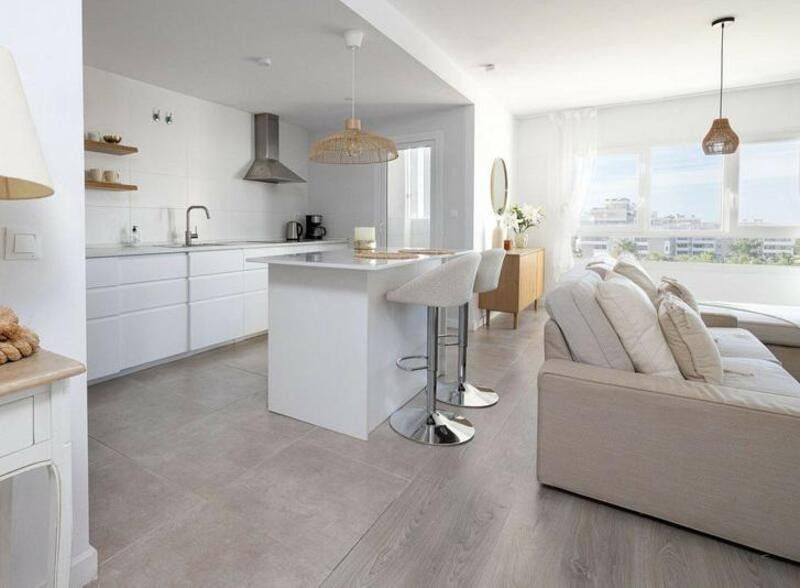 Cuina de Apartament de lloguer en Marbella amb Aire condicionat, Terrassa i Piscina