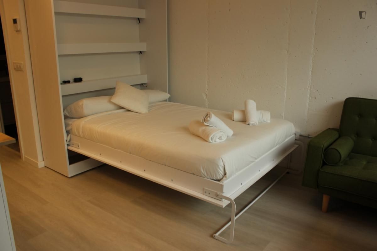 Study to rent in Guindalera