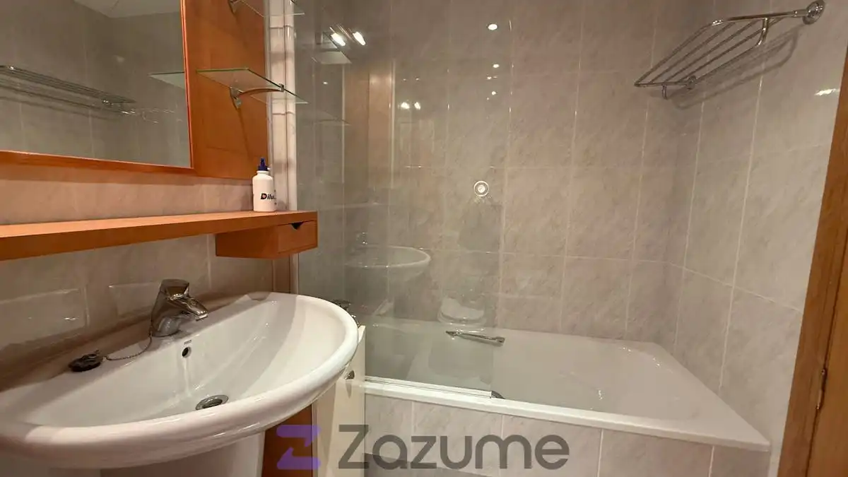 Badezimmer von Wohnung zur Miete in Murcia mit Abstellraum, Möbliert und Waschmaschine