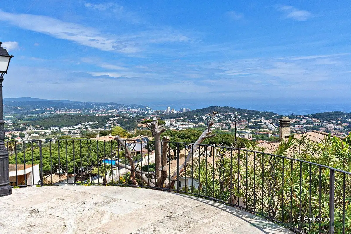 Vista exterior de Apartament en venda en Sant Feliu de Guíxols amb Calefacció, Terrassa i Piscina comunitària