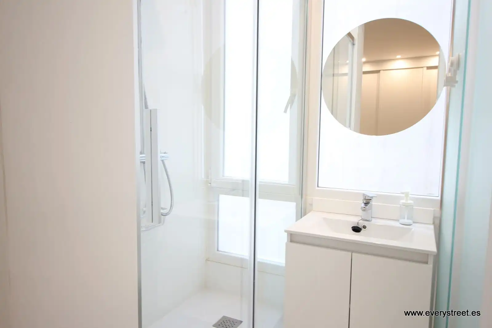 Bany de Loft de lloguer en Madrid amb Aire condicionat, Calefacció i Moblat