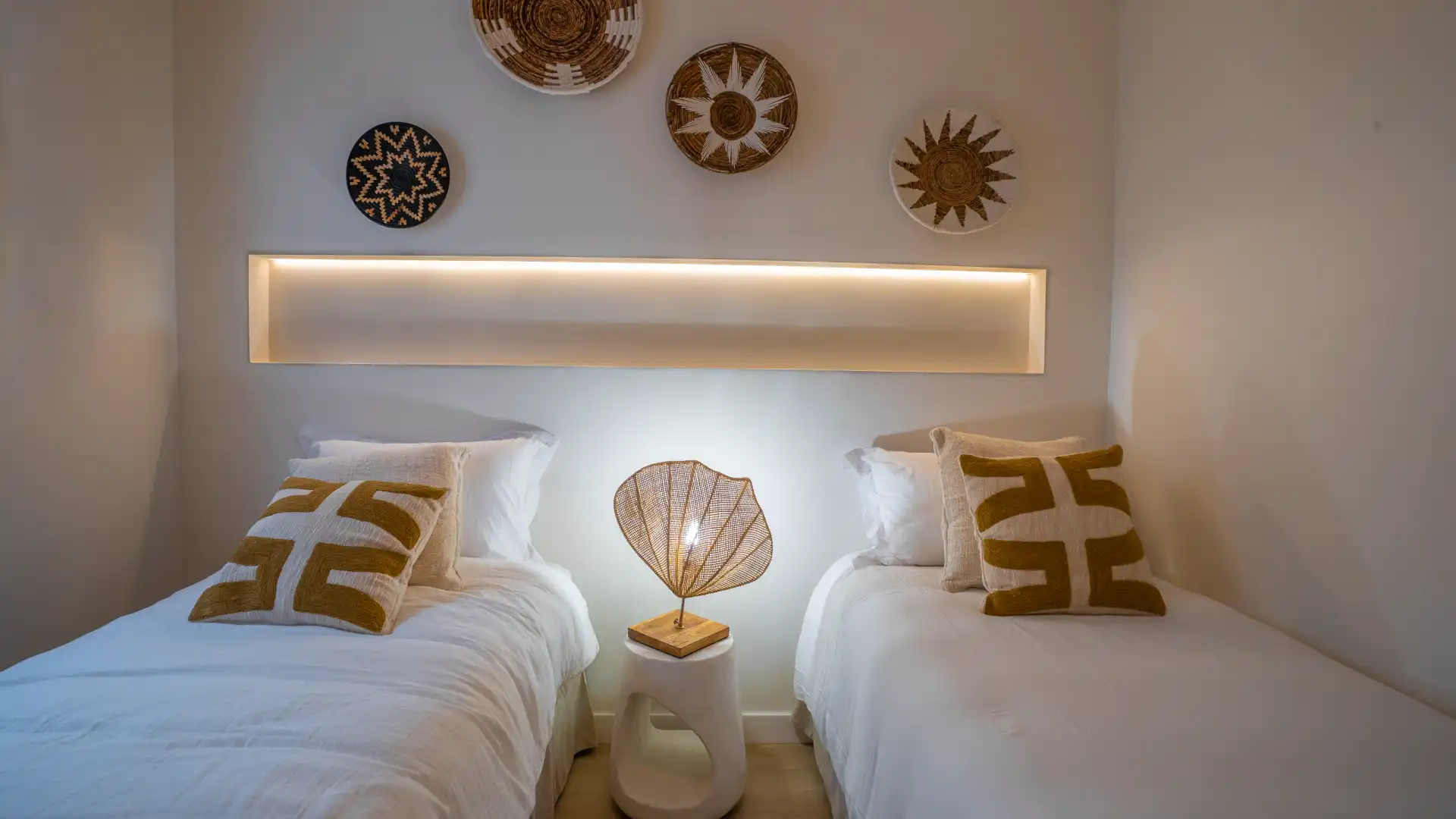 Schlafzimmer von Wohnungen zur Miete in Marbella mit Klimaanlage, Heizung und Terrasse