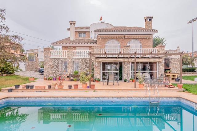 Casa-chalet en Venta en Altos de la Zubia