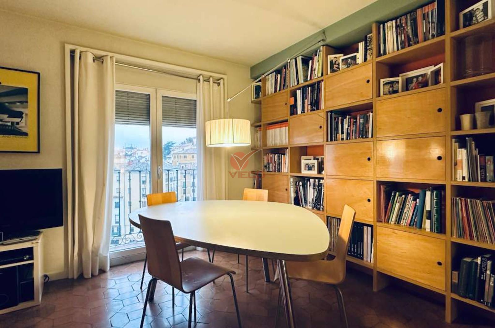 Menjador de Pis en venda en Cuenca Capital amb Calefacció, Terrassa i Moblat