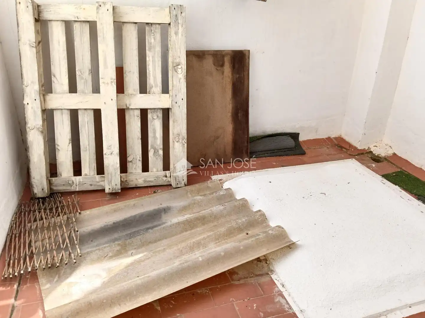 Vista exterior de Pis en venda en Aspe amb Terrassa i Balcó