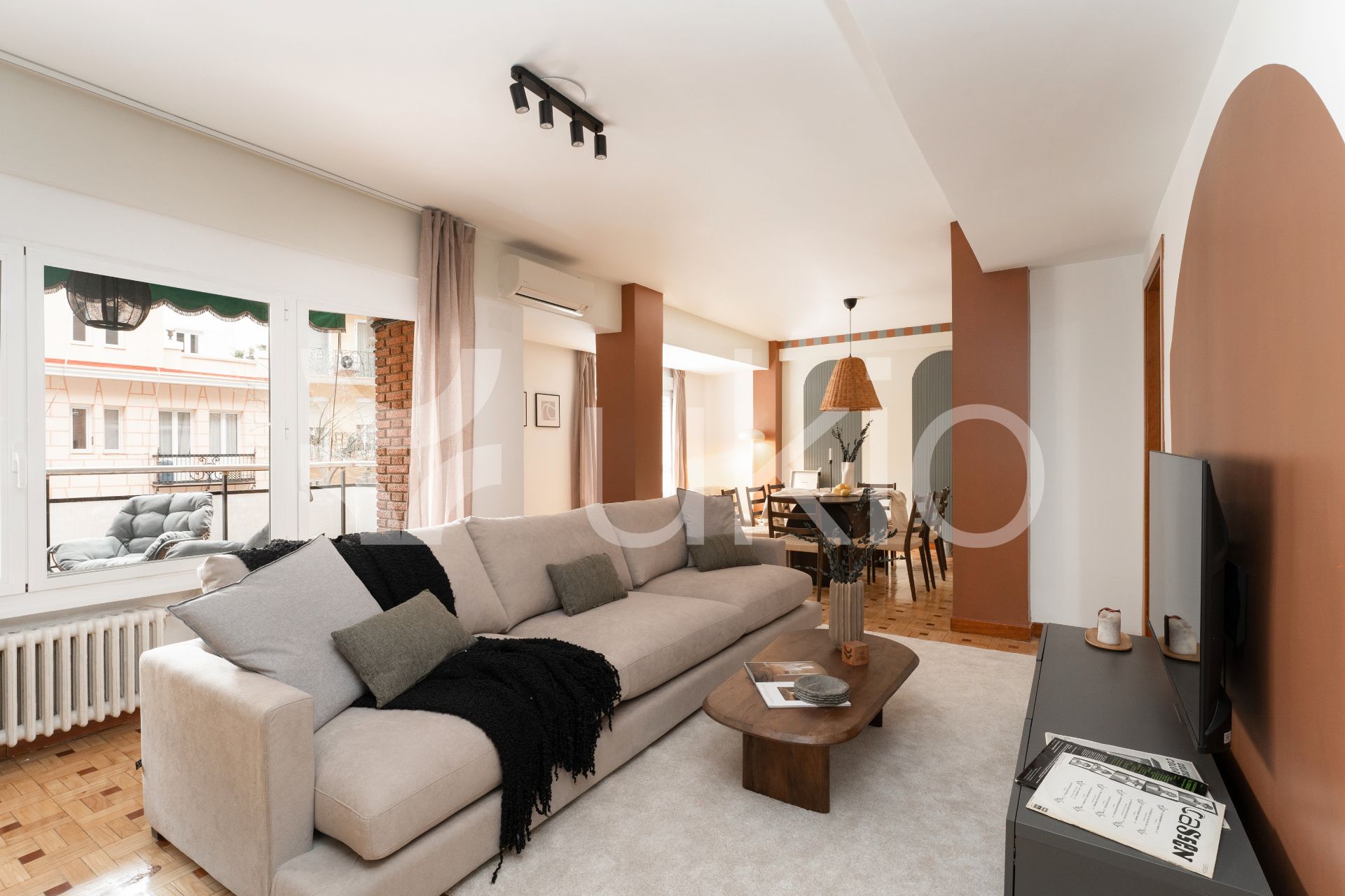 Sala d'estar de Apartament de lloguer en  Madrid Capital amb Aire condicionat, Calefacció i Terrassa