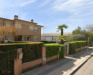 Vista exterior de Casa adosada en venda en Valladolid Capital amb Aire condicionat, Calefacció i Jardí privat