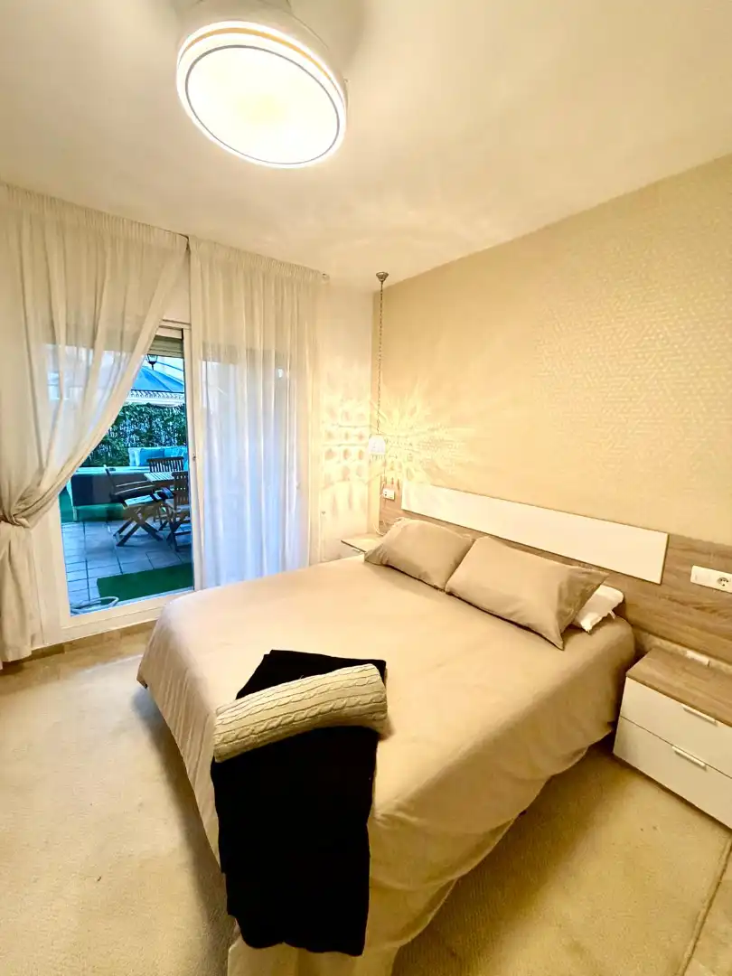 Habitación de Apartamento de alquiler en Mijas con Aire acondicionado, Calefacción y Jardín privado