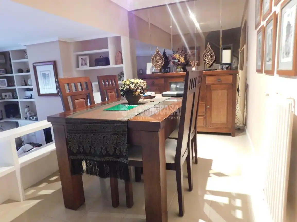 Comedor de Casa adosada en venta en Zaragoza con Piscina comunitaria