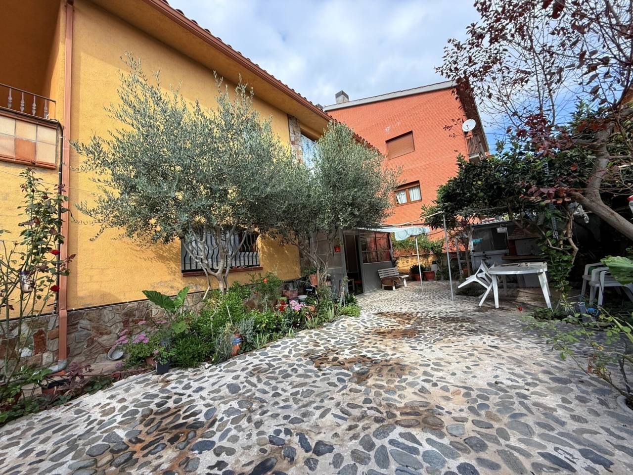 Vista exterior de Casa o xalet en venda en Riells i Viabrea amb Jardí privat i Terrassa