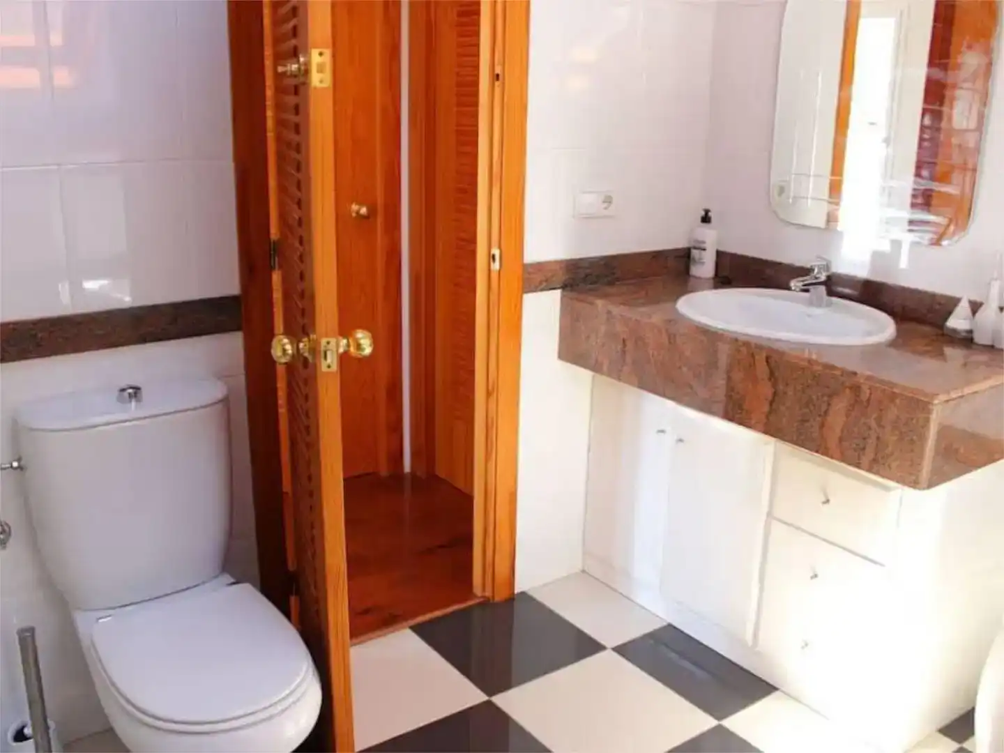 Bany de Casa o xalet de lloguer en Llagostera amb Aire condicionat, Jardí privat i Parquet