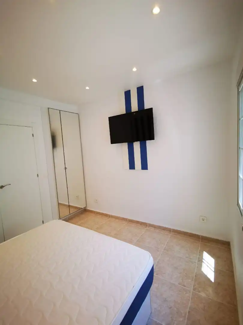 Dormitori de Apartament de lloguer en Torrevieja amb Moblat, Rentadora i Microones