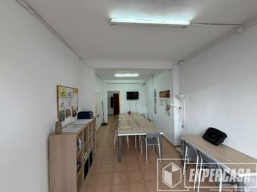 Locale commerciale in vendita a Silla
