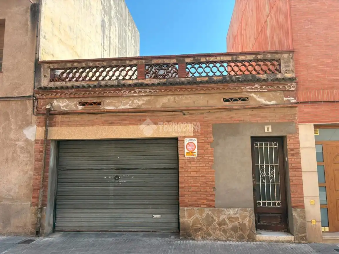 Vista exterior de Casa adosada en venda en Sant Feliu de Llobregat
