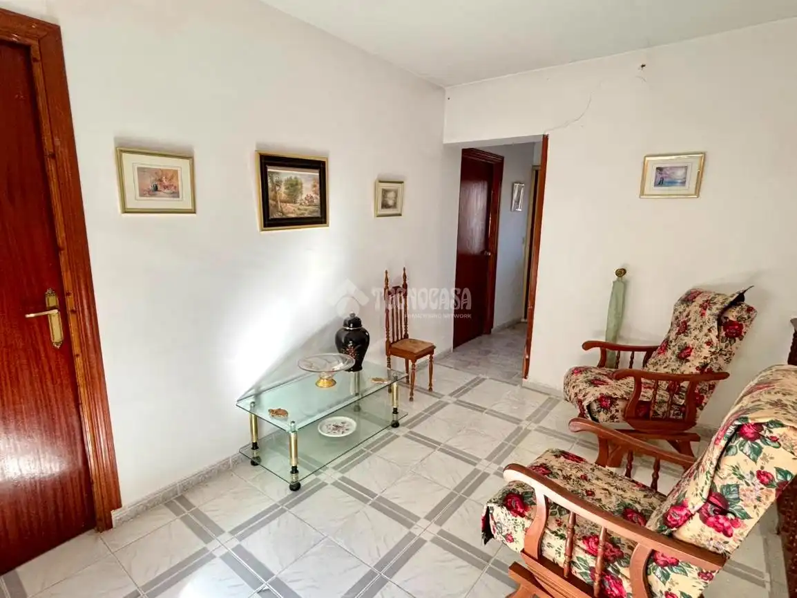 Sala d'estar de Casa adosada en venda en Jódar amb Terrassa i Balcó