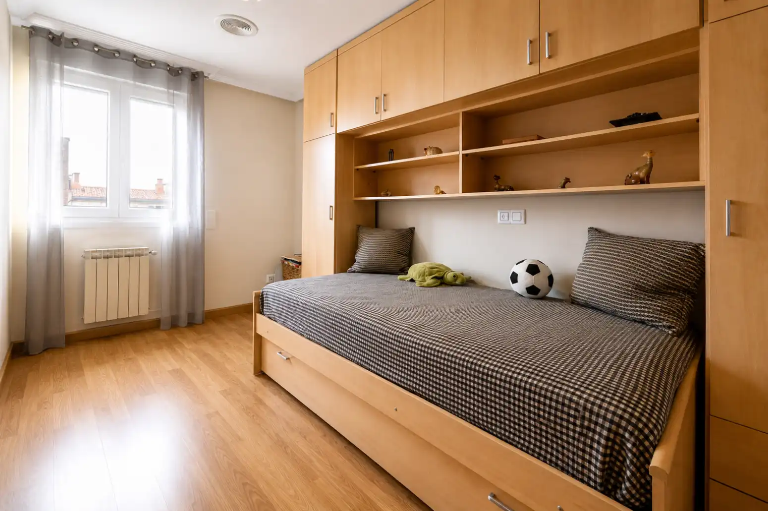 Habitación de Piso en venta en Gijón  con Calefacción, Jardín privado y Amueblado