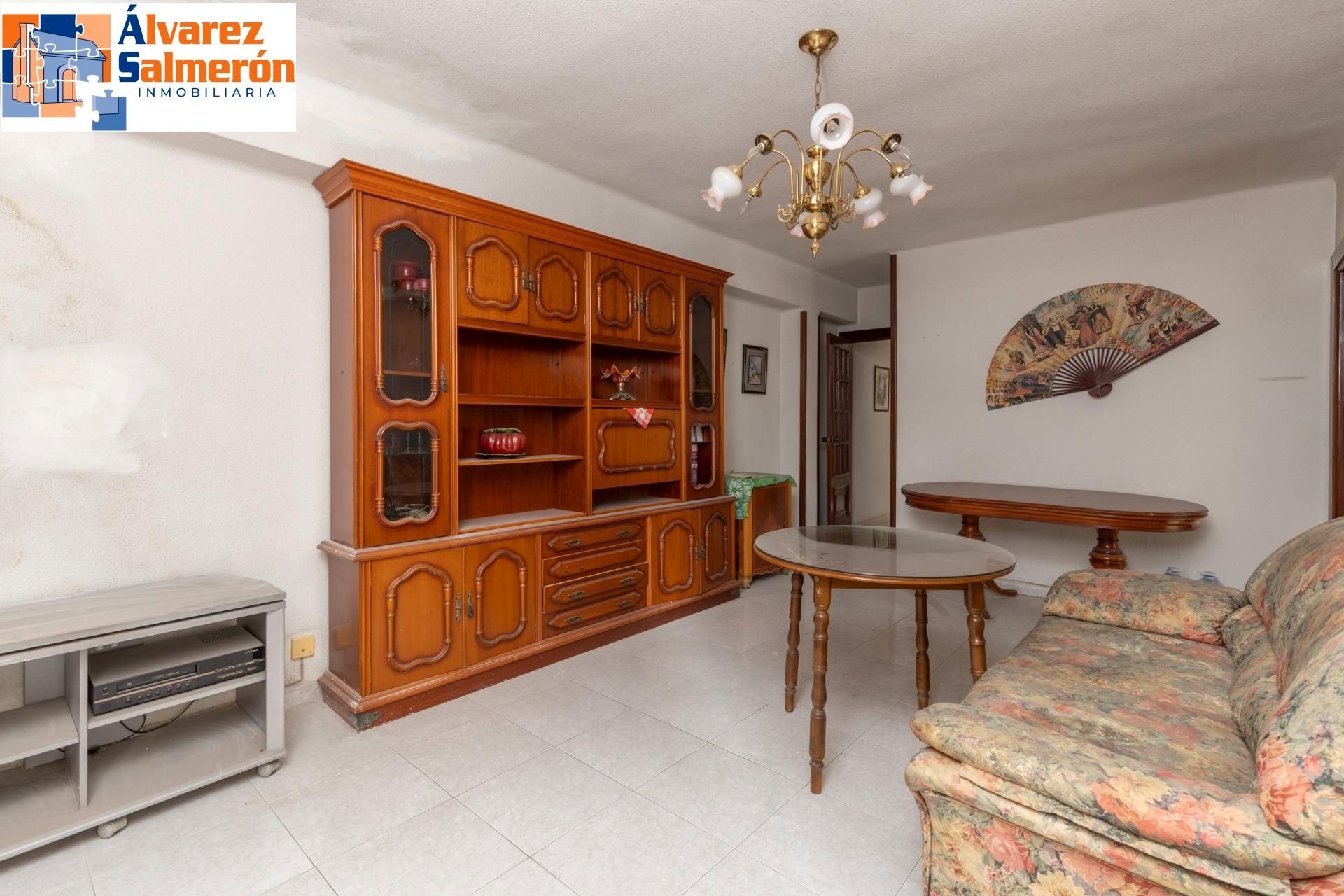 Living room of Flat for sale in  Granada Capital