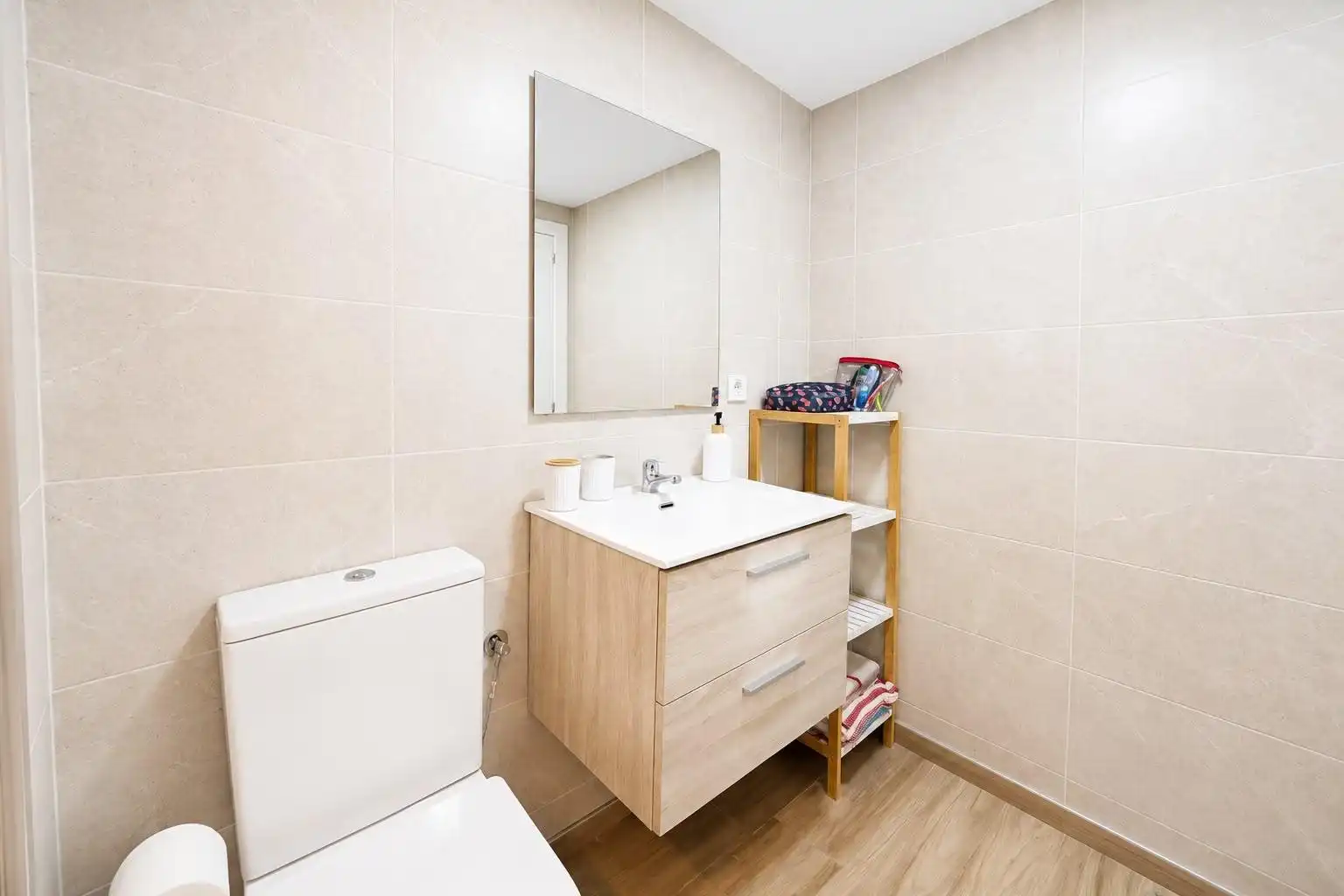 Badezimmer von Erdgeschoss zur Miete in Torrevieja mit Klimaanlage, Heizung und Terrasse