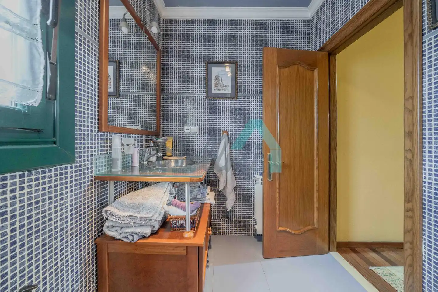 Bany de Casa o xalet en venda en Oviedo  amb Calefacció, Jardí privat i Parquet