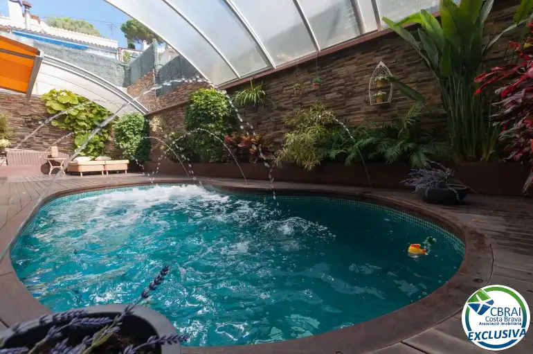Piscina de Casa o xalet en venda en Roses amb Calefacció i Traster
