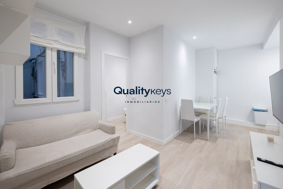 Living room of Premises for sale in  Madrid Capital  with Heating, Furnished and Alarm