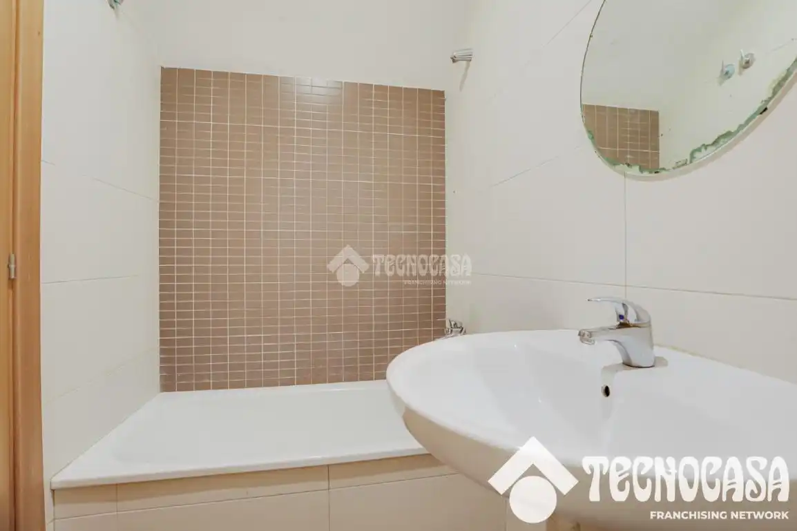 Bathroom of Buildings for sale in Barcelona