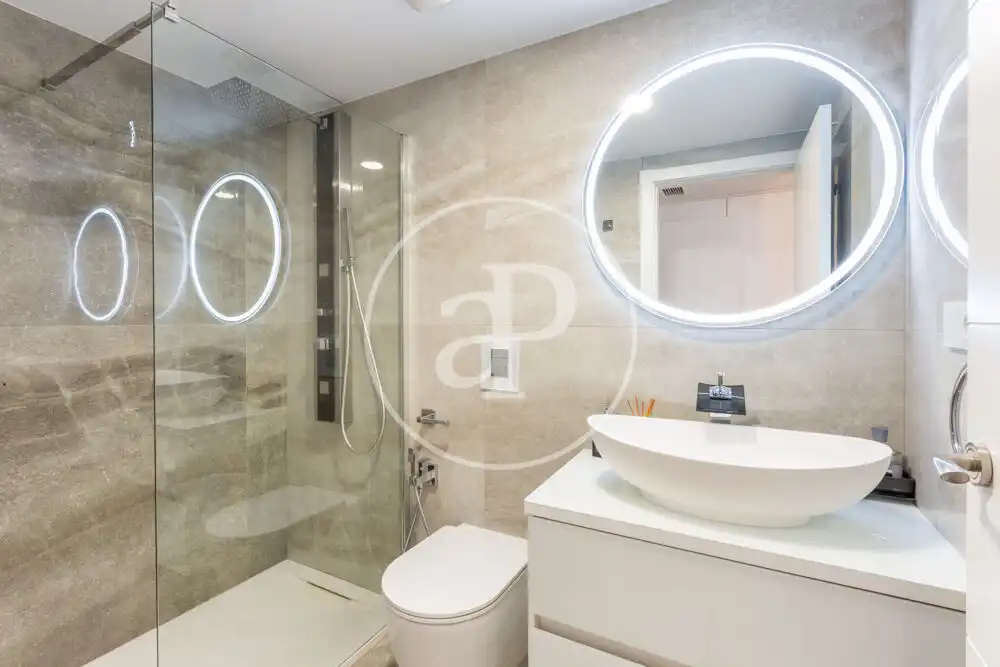 Badezimmer von Wohnung zum Verkauf in Valencia mit Klimaanlage, Heizung und Privatgarten