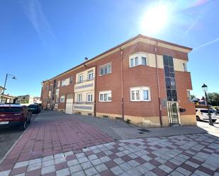 Vista exterior de Pis en venda en Santovenia de Pisuerga amb Aire condicionat i Terrassa