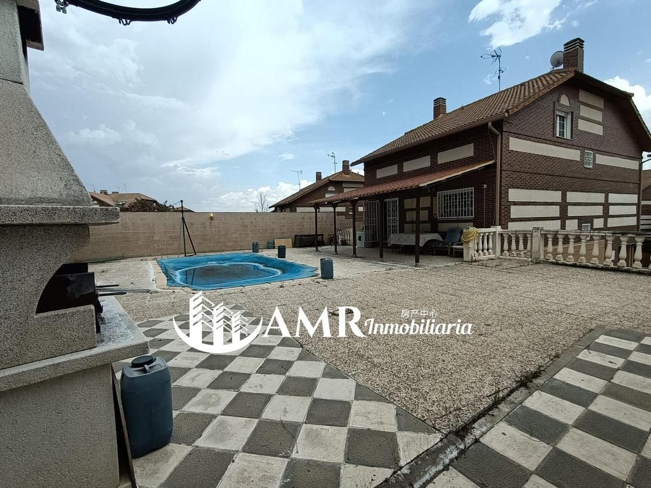 Vista exterior de Casa o xalet en venda en Seseña amb Calefacció, Jardí privat i Traster