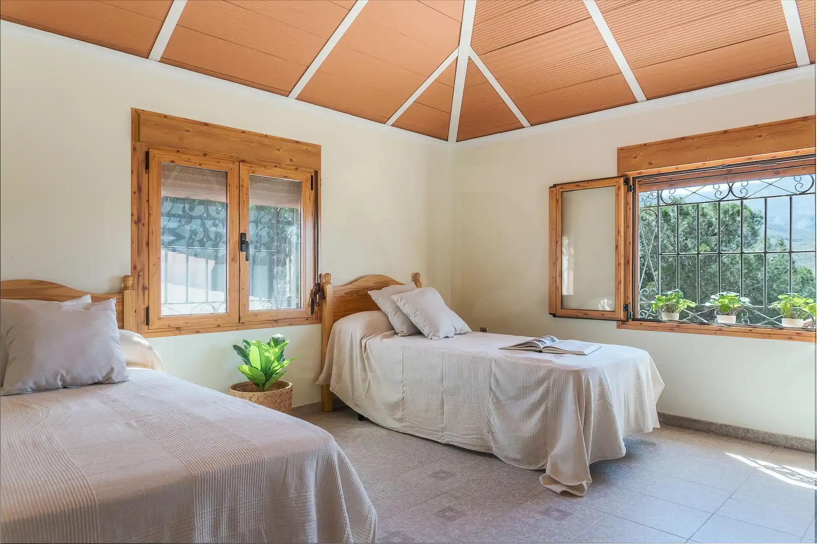 Casa rústica amb piscina en venda a Las Tres Villas, imagen 35