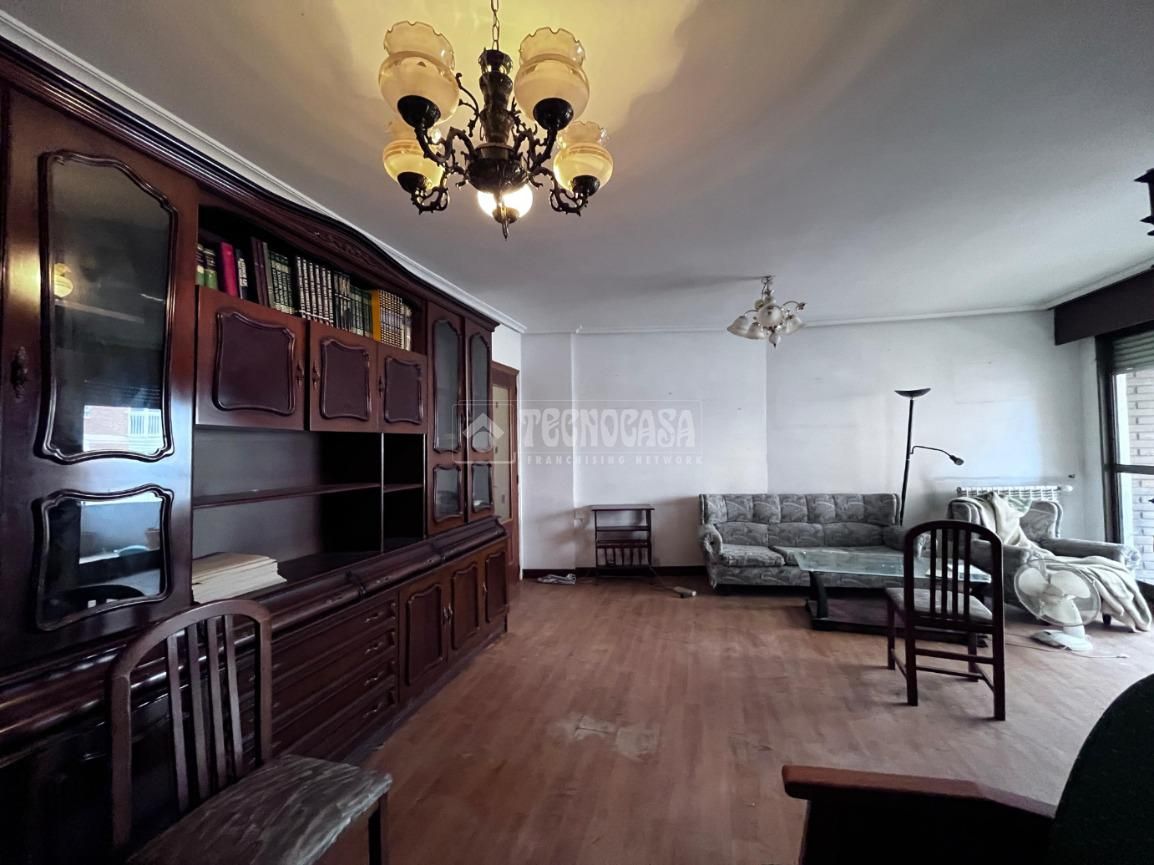 Living room of Flat for sale in Valladolid Capital  with Heating, Terrace and Balcony