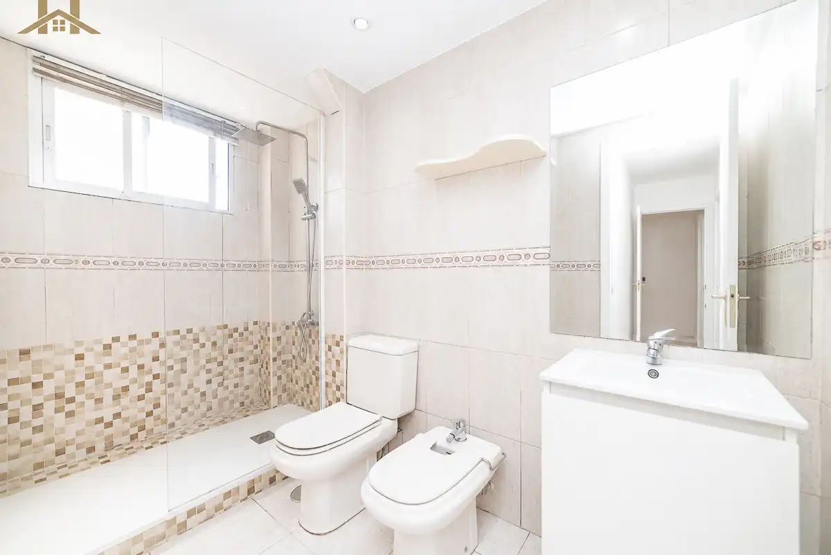 Bathroom of Flat for sale in Zarzaquemada