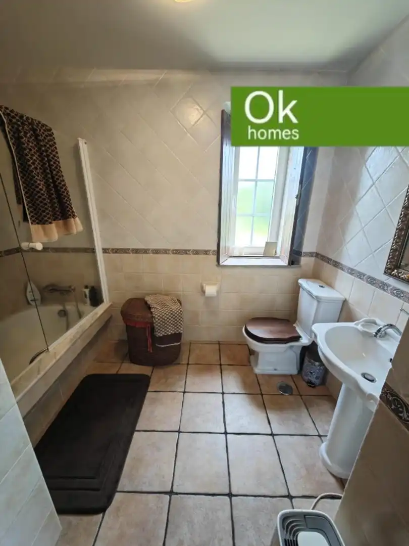 Badezimmer von Country house zum Verkauf in Sobrado (A Coruña) mit Heizung, Privatgarten und Parkett