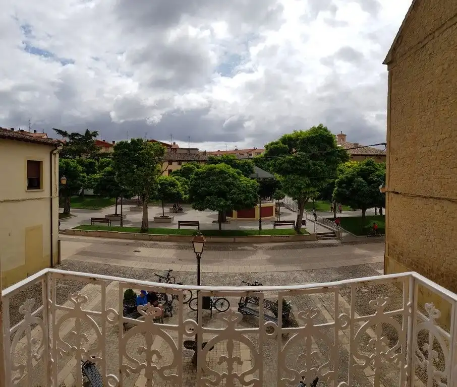 Vista exterior de Pis en venda en Casalarreina amb Calefacció, Parquet i Terrassa