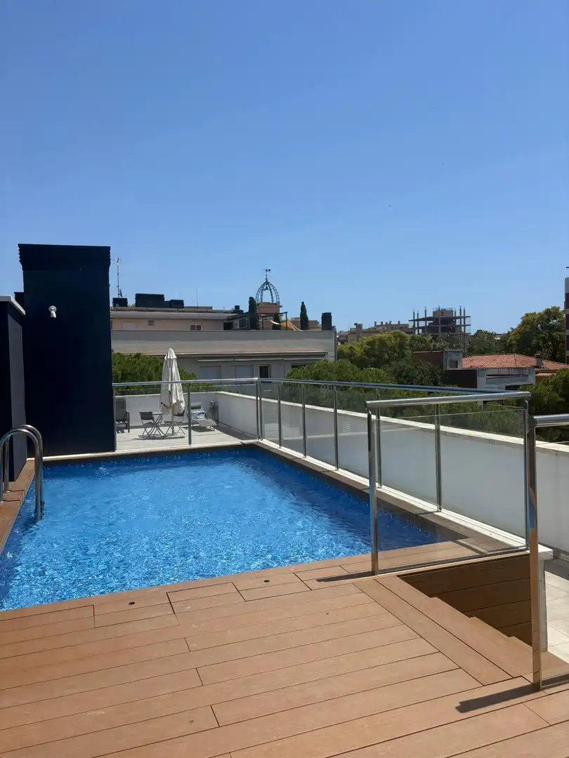 Piscina de Pis de lloguer en Santa Coloma de Gramenet amb Aire condicionat, Calefacció i Balcó
