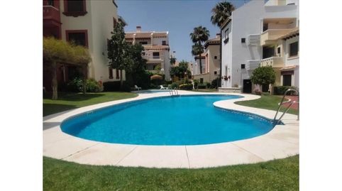 Espectacular Dúplex en Costa Esuri, Ayamonte, con 3 dormitorios, jardín, piscina y terraza para disfrutar.