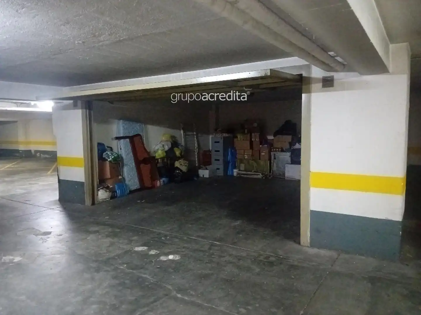 Aparcament de Pis en venda en Santiago de Compostela  amb Calefacció, Parquet i Traster