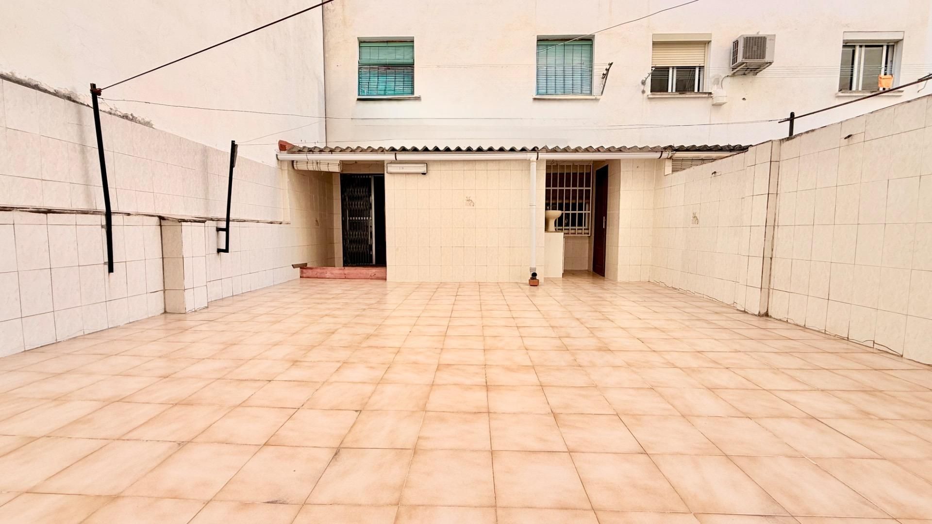 Vista exterior de Piso en venta en Burjassot con Terraza y Balcón