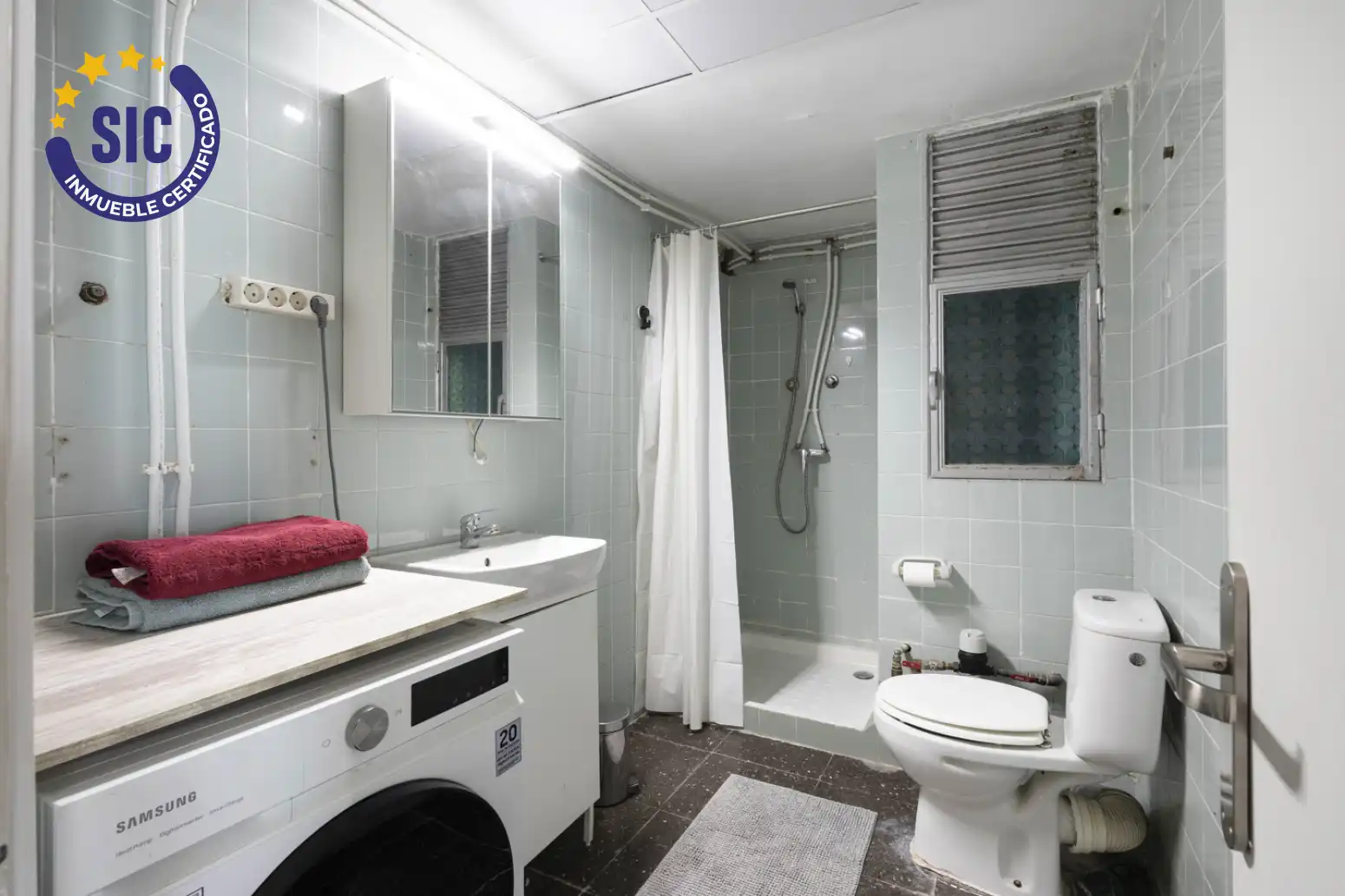 Bathroom of Flat for sale in Valencia  with Air Conditioner and Terrace