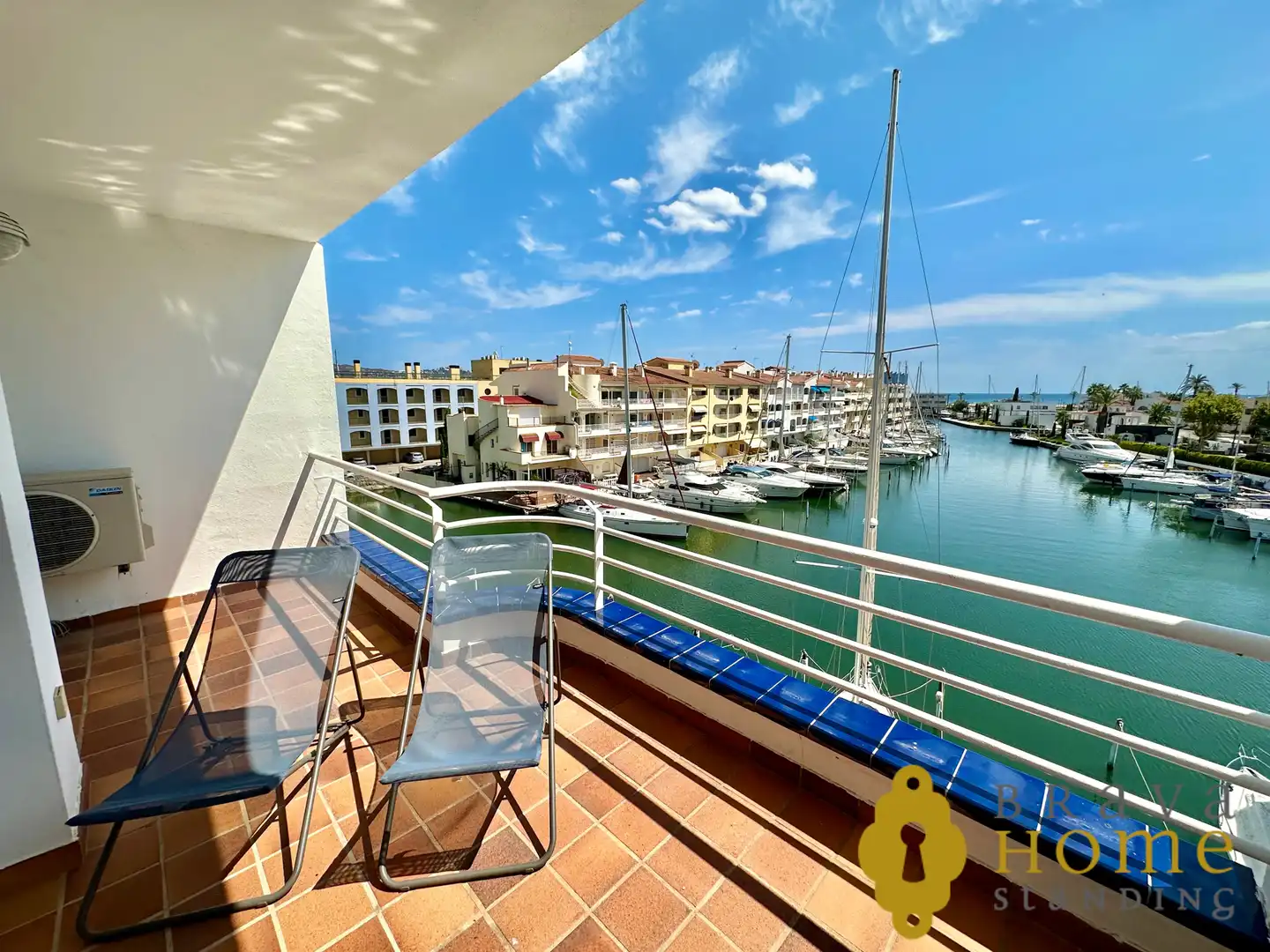 Terrasse von Dachboden zum Verkauf in Empuriabrava mit Klimaanlage, Terrasse und Möbliert