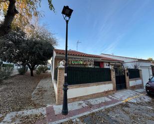 Vista exterior de Casa adosada en venda en Villaluenga de la Sagra amb Traster i Alarma