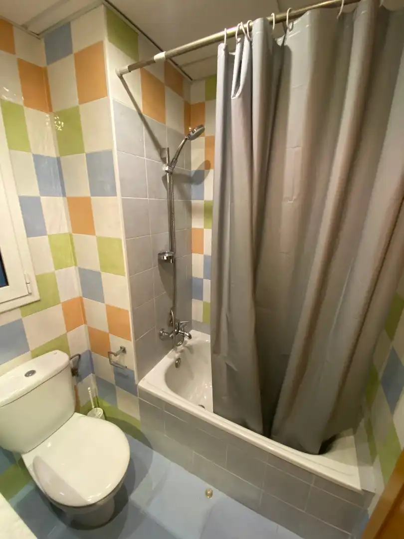 Baño de Piso en venta en Tarragona con Aire acondicionado, Calefacción y Amueblado