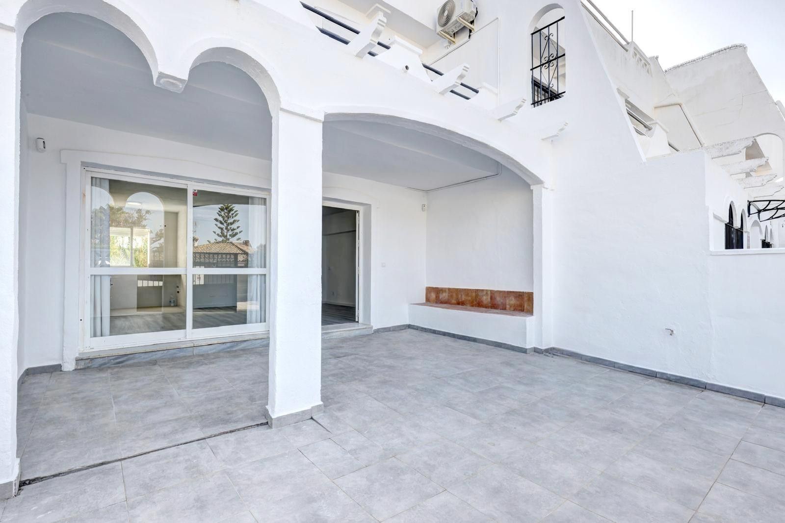 Casa adosada en venta en Marbella con Terraza, Piscina y Amueblado